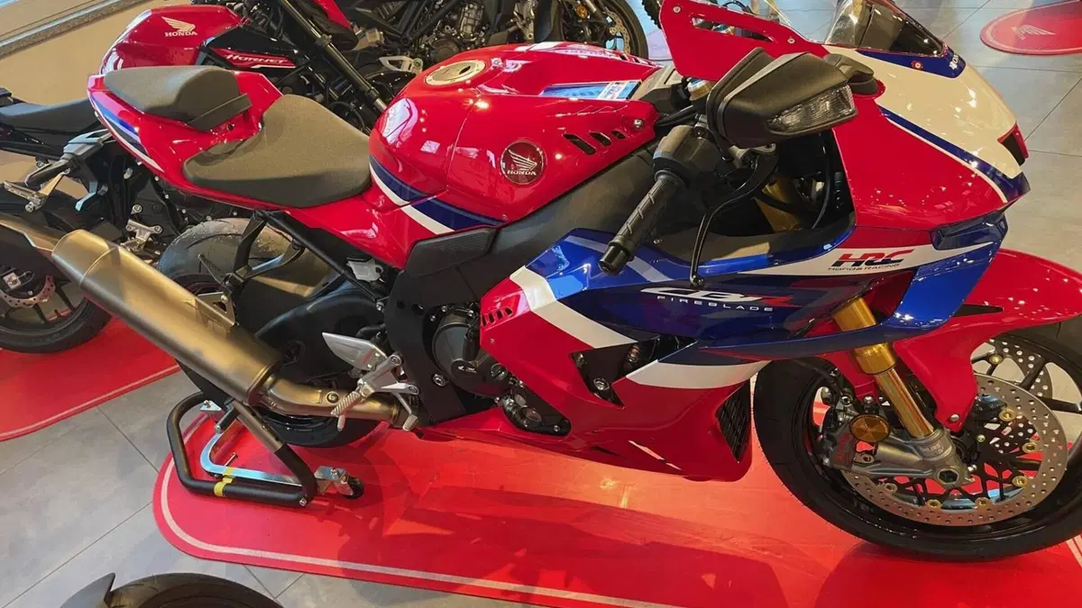Honda CBR 1000 RR-R Fireblade SP (2024 - 26)  (2)