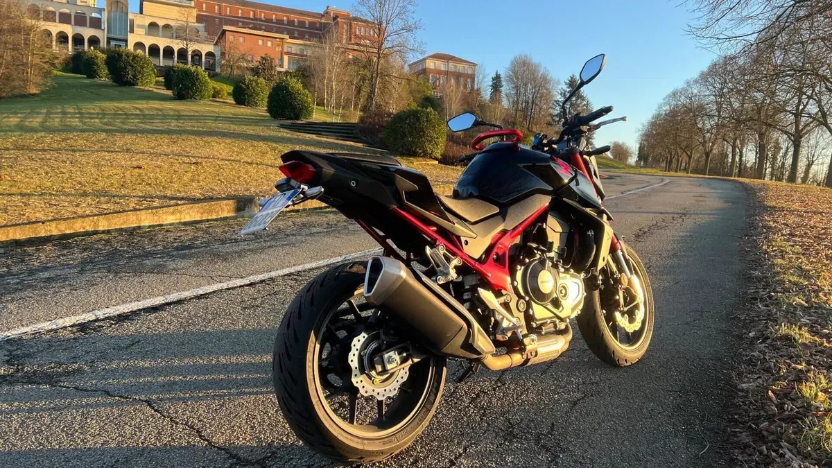 Honda CB 750 Hornet (2023 - 24)  (3)