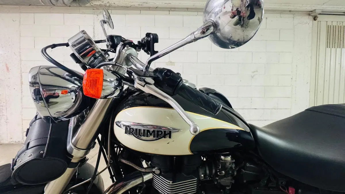 Triumph Speedmaster 865 (2005 - 10)  (2)