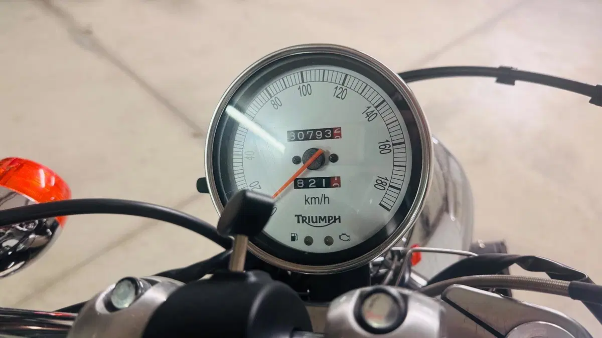 Triumph Speedmaster 865 (2005 - 10)  (3)