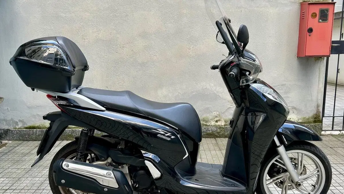 Honda SH 300 i ABS (2016 - 20)  (2)