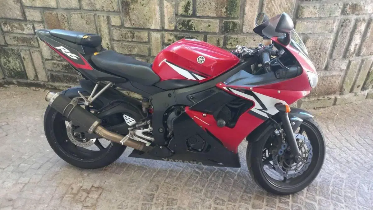 Yamaha YZF R6 (2003 - 04)  (2)