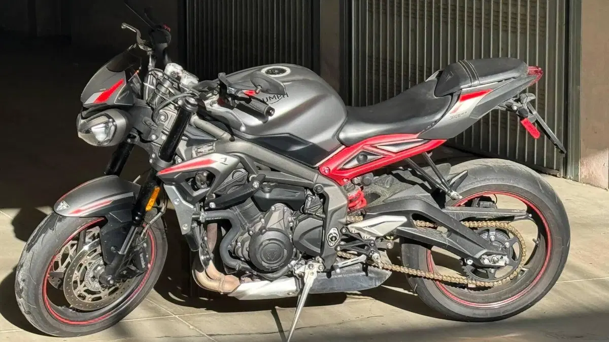 Triumph Street Triple R (2020 - 22)  (2)