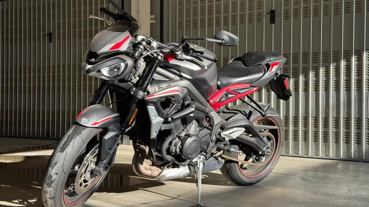 Triumph Street Triple R (2020 - 22)  (3)