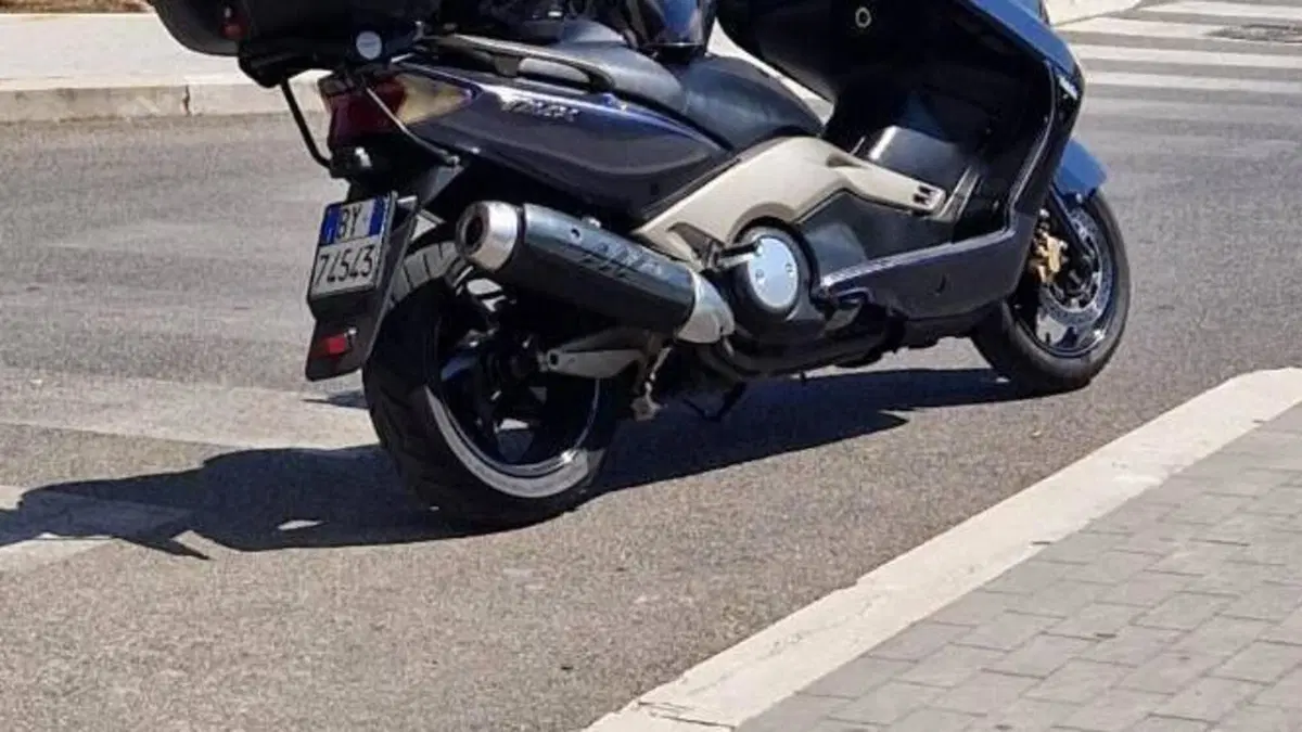 Yamaha T-Max 500 (2004 - 07)  (9)