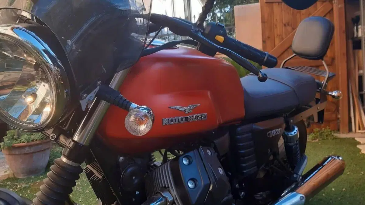 Moto Guzzi V7 II Stone (2015 - 17) 