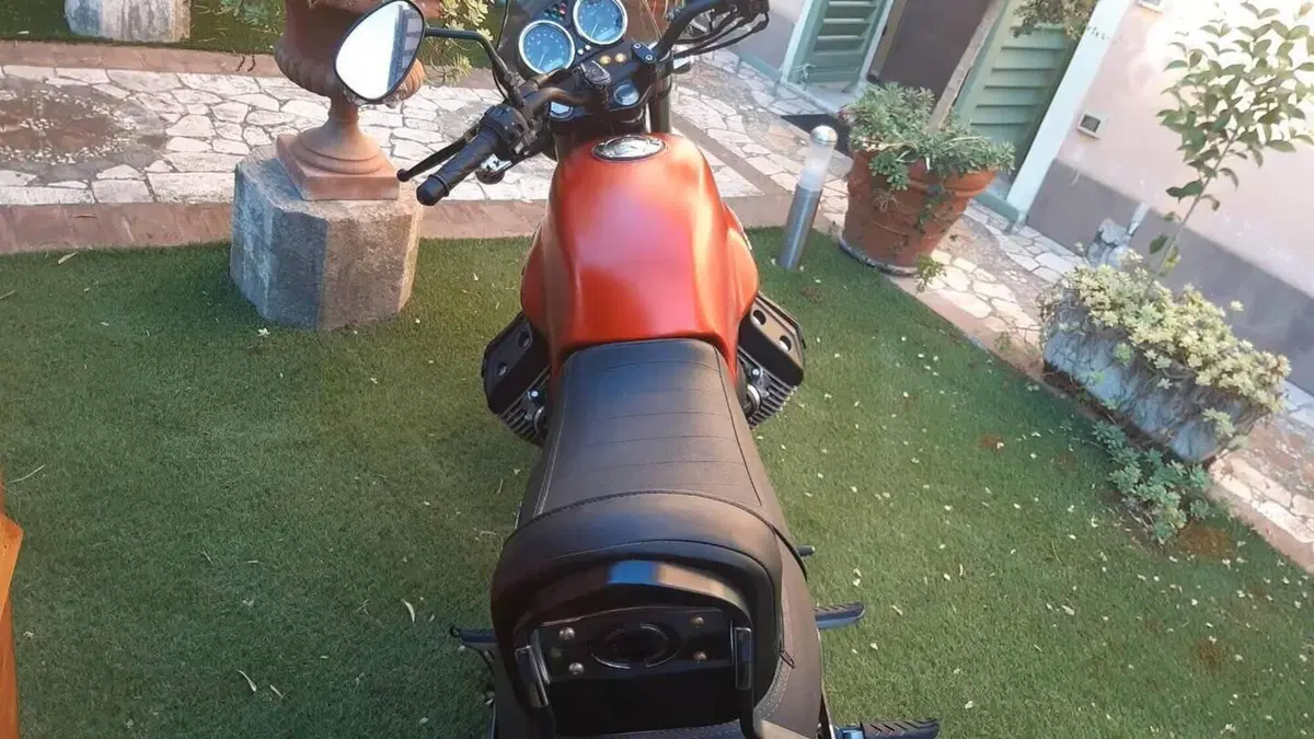 Moto Guzzi V7 II Stone (2015 - 17)  (2)
