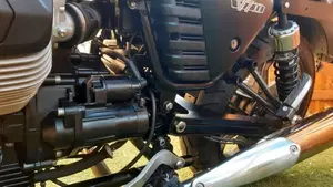 Moto Guzzi V7 II Stone (2015 - 17)  (4)
