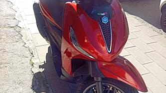 Piaggio Beverly 300 Hpe (2021) usata