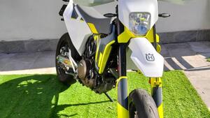 Husqvarna 701 Supermoto (2021) 