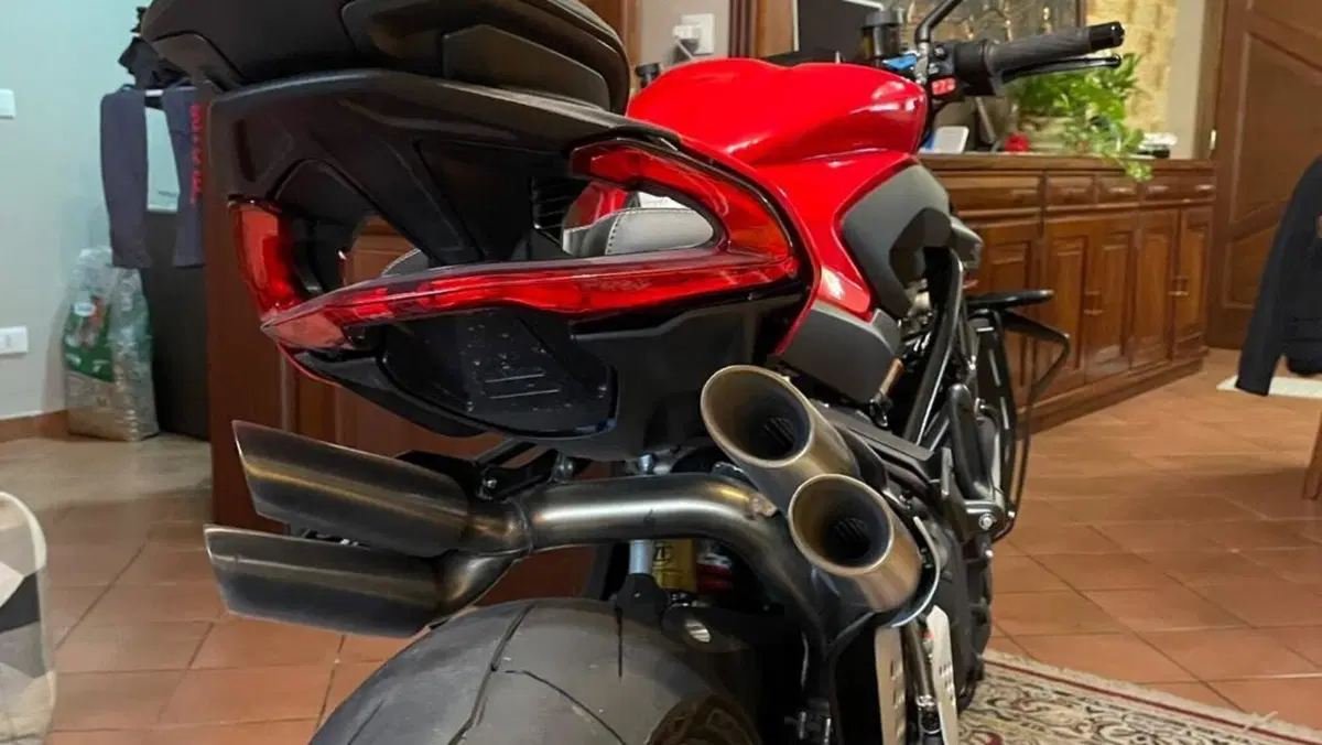 MV Agusta Brutale 1000 RS (2022 - 26)  (4)