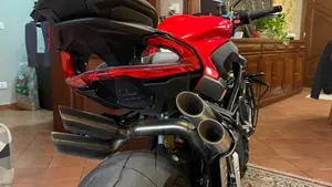 MV Agusta Brutale 1000 RS (2022 - 26)  (4)