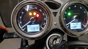 Triumph Bonneville T120 Black (2021 - 25)  (5)