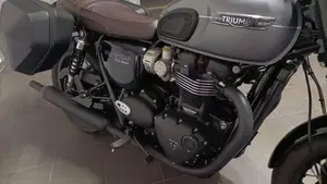 Triumph Bonneville T120 Black (2021 - 25)  (9)