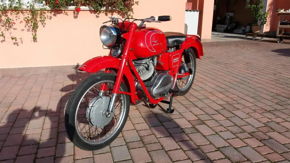 Moto Guzzi   (2)
