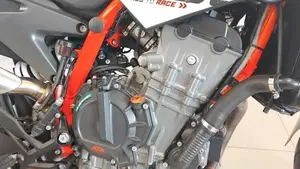 KTM 890 Duke R (2020)  (2)