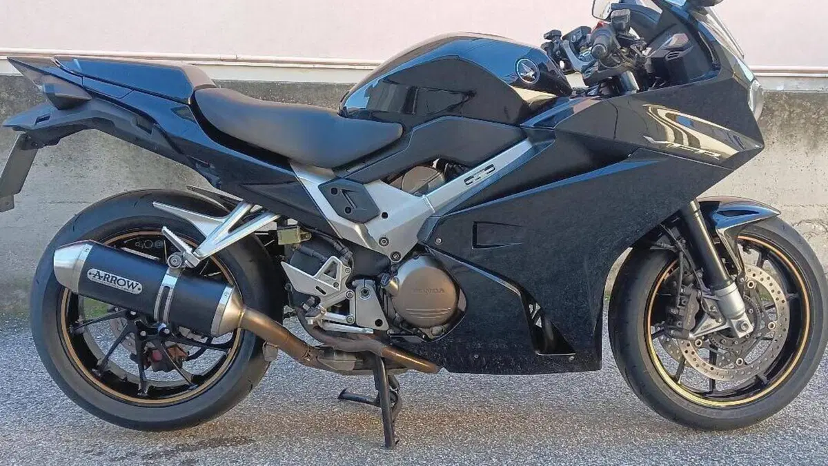 Honda VFR 800 F (2014 - 16) 