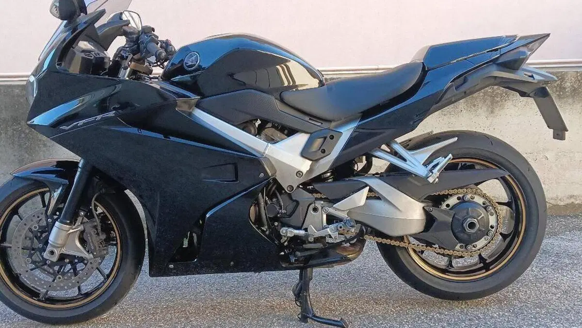 Honda VFR 800 F (2014 - 16)  (2)