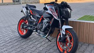 KTM 890 Duke R (2021) 