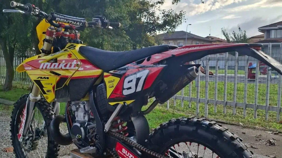 Suzuki RM 250 (2005 - 06)  (2)