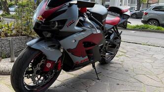 Honda CBR 1000 RR Fireblade (2004 - 05) usata