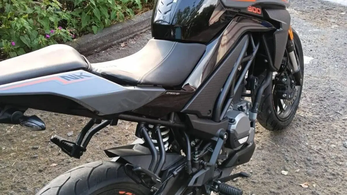 CFMOTO 300NK (2021 - 26)  (11)