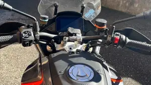 Moto Guzzi V100 Mandello S (2022 - 24)  (4)