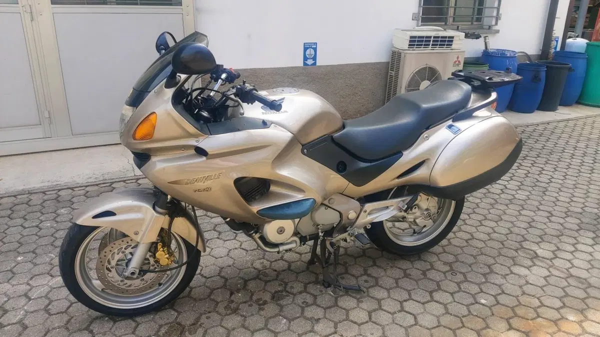 Honda Deauville 650 (1998 - 01)  (2)