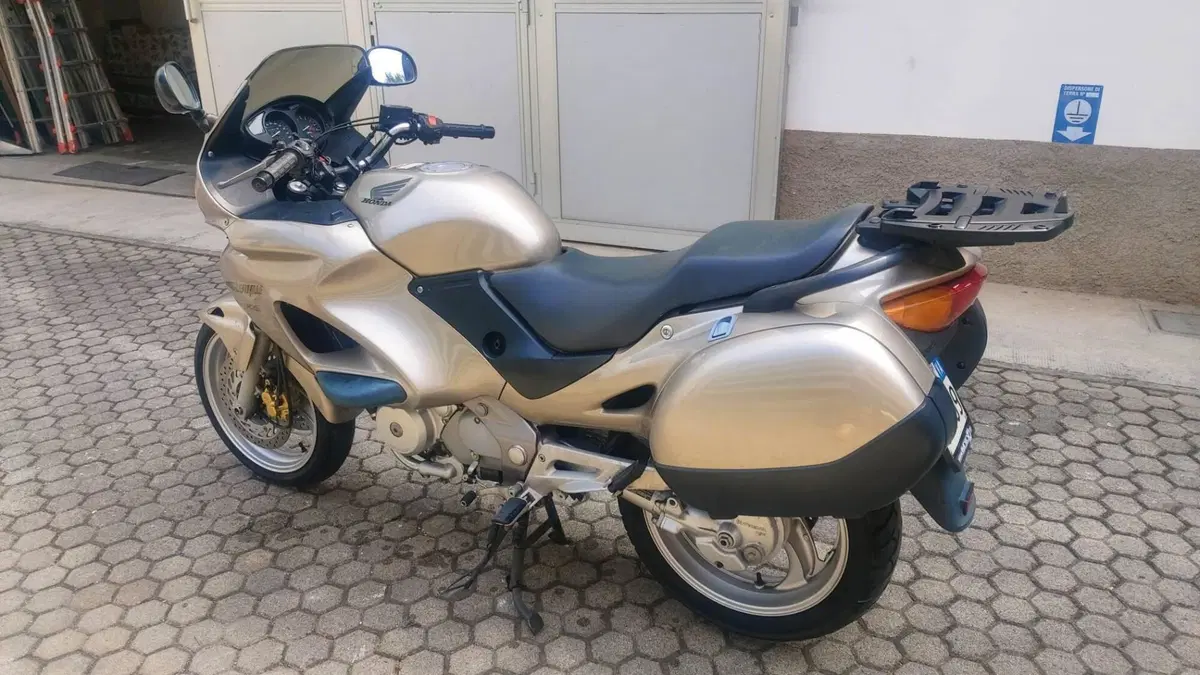 Honda Deauville 650 (1998 - 01)  (3)