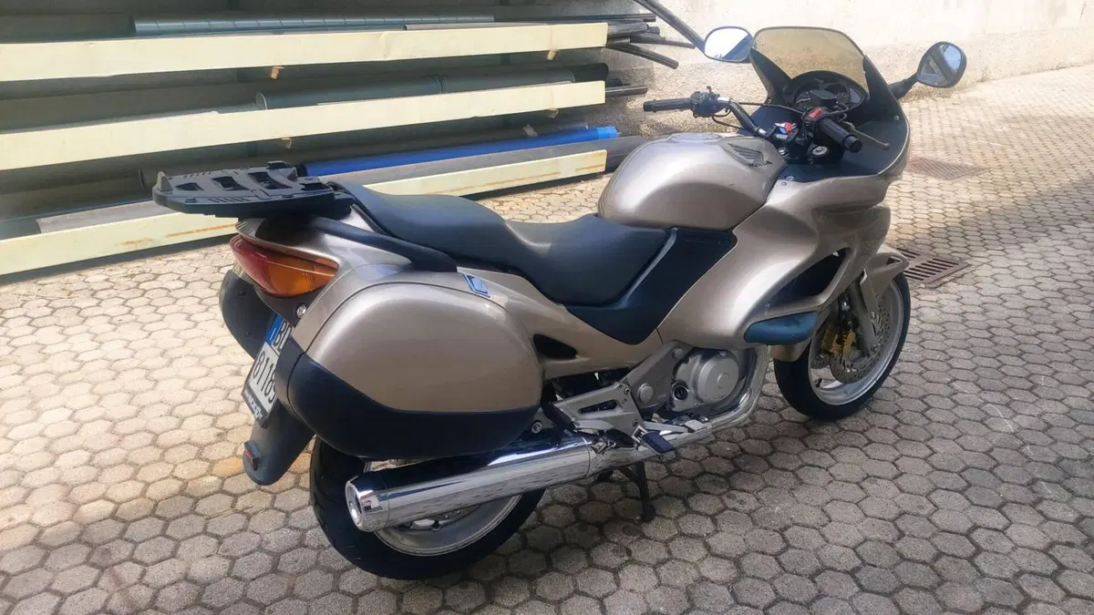 Honda Deauville 650 (1998 - 01)  (5)