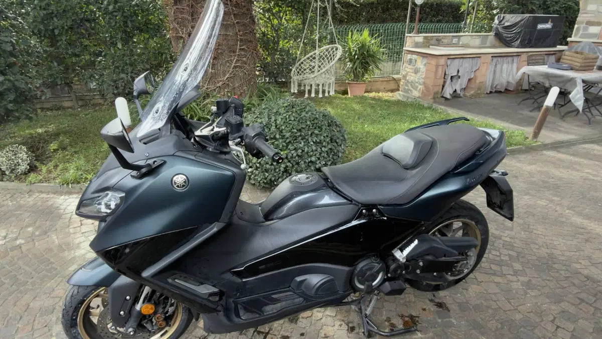 Yamaha T-Max 560 Tech Max (2022 - 24)  (2)
