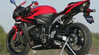 Honda CBR 600 RR (2007 - 08) usata