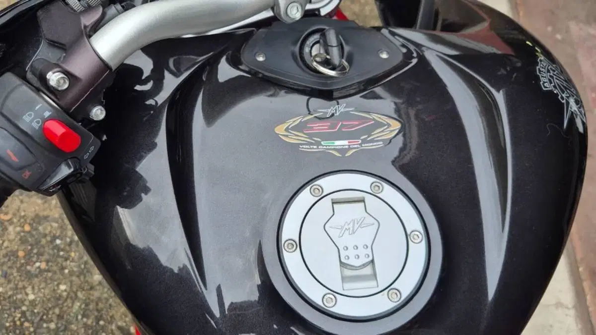 MV Agusta Rivale 800 EAS ABS (2013 -17)  (4)