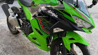 Kawasaki Ninja 400 (2023) usata