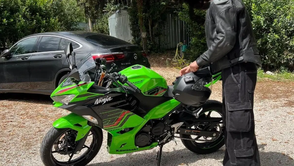 Kawasaki Ninja 400 (2023)  (2)