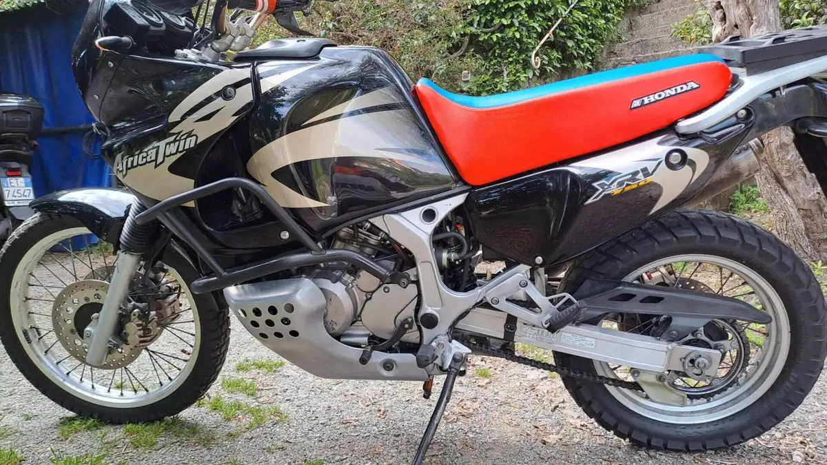 Honda Africa Twin XRV 750 (1996 - 02)  (2)