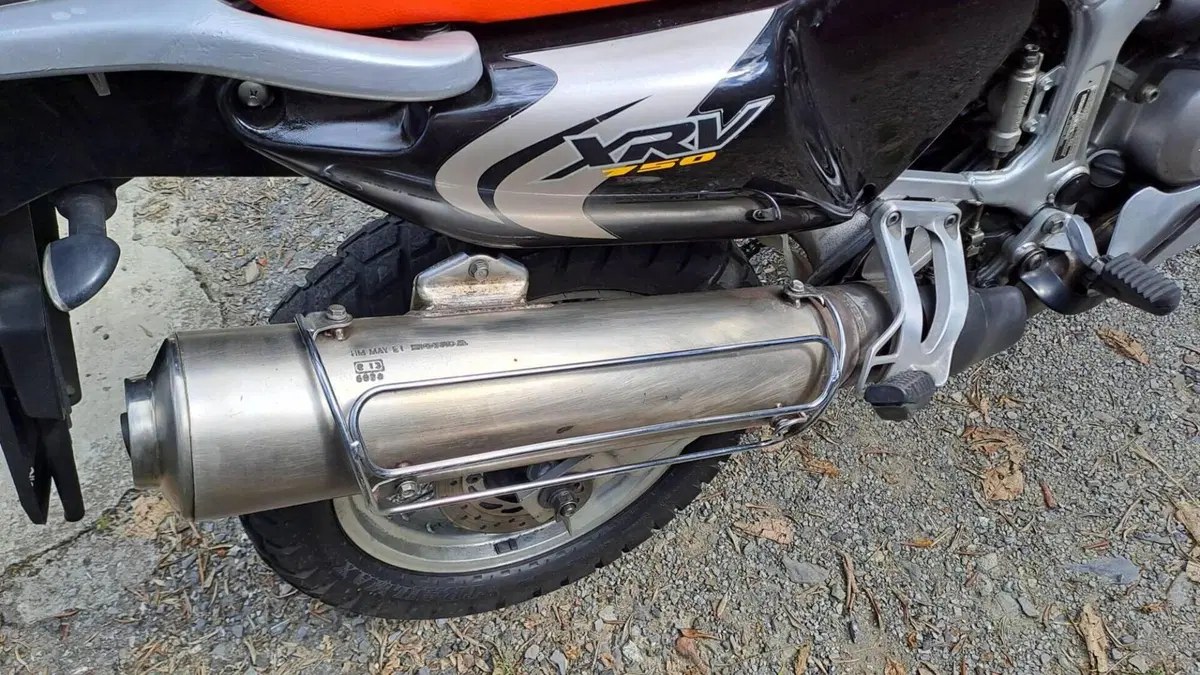 Honda Africa Twin XRV 750 (1996 - 02)  (3)