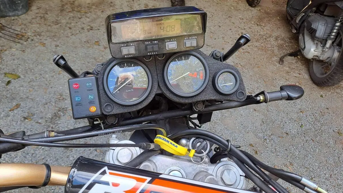 Honda Africa Twin XRV 750 (1996 - 02)  (9)