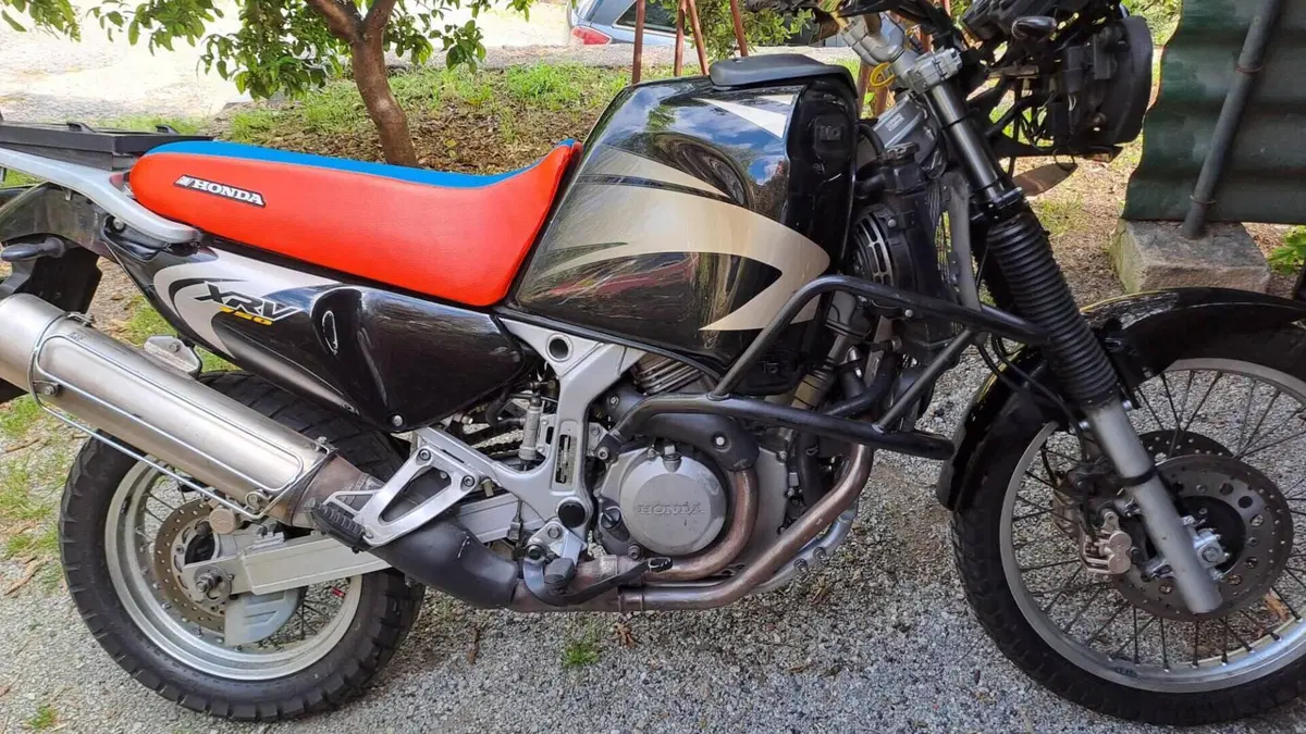 Honda Africa Twin XRV 750 (1996 - 02)  (10)