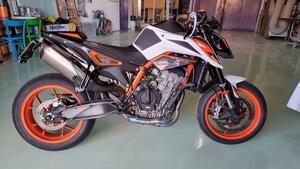 KTM 890 Duke R (2020) 