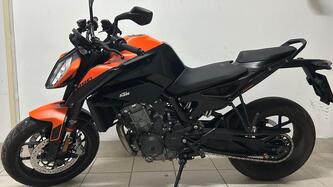 KTM 890 Duke L (2021) usata