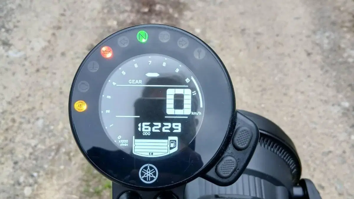 Yamaha XSR 700 (2022 - 26)  (2)