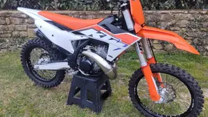 KTM 250 SX (2023)  (7)