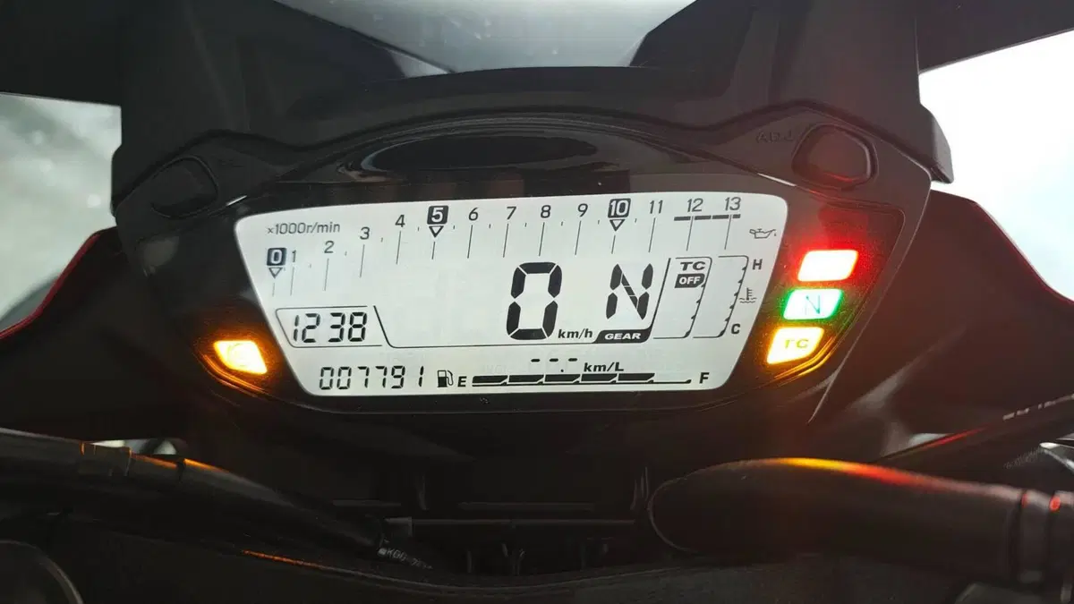 Suzuki GSX S 750 Yugen (2018 - 20)  (2)