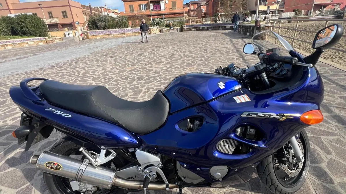 Suzuki GSX 750 F (1999 - 06)  (2)