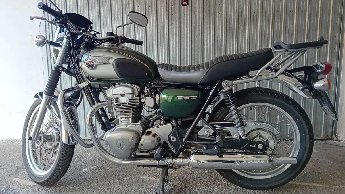 Kawasaki W 800 (2010 - 17)  (2)