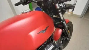 Moto Guzzi V7 Stone (2021 - 24)  (2)