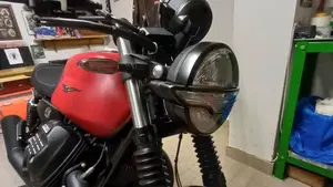 Moto Guzzi V7 Stone (2021 - 24)  (4)
