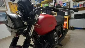 Moto Guzzi V7 Stone (2021 - 24)  (7)