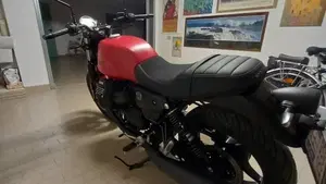 Moto Guzzi V7 Stone (2021 - 24)  (15)
